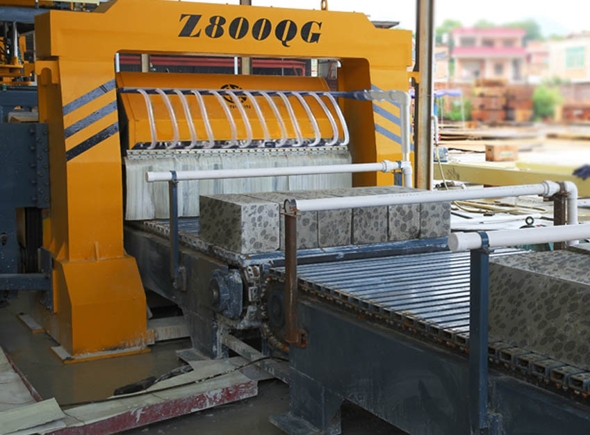 免蒸加(jia)氣塊設(shè)備一機(ji)雙用的(de)市場前(qian)景